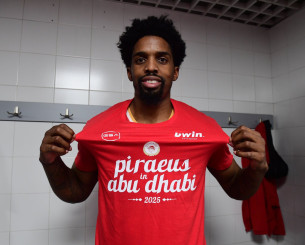 «Ο Πειραιάς στο Άμπου Ντάμπι»: Τα εορταστικά μπλουζάκια του Ολυμπιακού για το Final 4