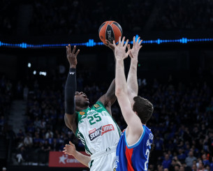 Η φάση που ο Κέντρικ Ναν διαμαρτύρεται και δέχεται την τεχνική ποινή (video)