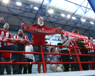 Αποθεώθηκαν οι πολίστριες του Ολυμπιακού για την κατάκτηση του χάλκινου μεταλλίου (video)