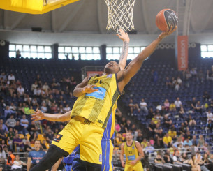 O Άρης νίκησε άνετα το Λαύριο που πλέον οι ελπίδες για παραμονή περιορίζονται