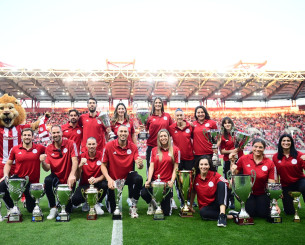 Οι 15 φετινοί τίτλοι του Ερασιτέχνη Ολυμπιακού βγήκαν στο χορτάρι του «Γ. Καραϊσκάκης» (video)