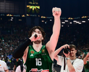 Ο Οσμάν τραγουδάει σε άπταιστα ελληνικά για το 8ο ευρωπαϊκό (video)