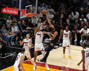 Οι Καβαλίερς υποχρέωσαν τους Χιτ στην πιο βαριά ήττα της ιστορίας τους στα Playoffs