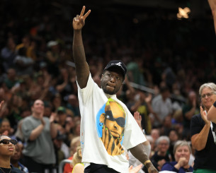 Η συγκινητική αφήγηση του Νέιτ Ρόμπινσον για τη μέρα που γνώρισε τον άνθρωπο που του έσωσε τη ζωή (video)