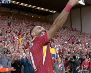 Τι κρύβεται πίσω από την ιστορική selfie του Σαλάχ με τους οπαδούς της Λίβερπουλ;