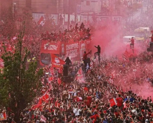 Χαμός για το μεγάλο πάρτι της Λίβερπουλ - Περισσότεροι από 750.000 οπαδοί στους δρόμους