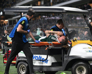 Ολο το γήπεδο στη Νέα Φιλαδέλφεια χειροκρότησε τον τραυματία Γεντβάι