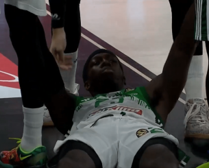 Το... δολοφονικό βλέμμα του Ναν στους διαιτητές (video)