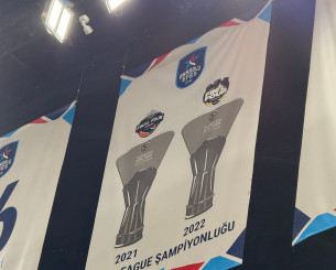 Αυτά έδειχνε ο Αταμάν στους φίλους της Εφές μετά το σύνθημα που τον εξόργισε (video)