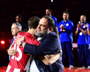 Ο Μαρινάκης παρέθεσε δείπνο στους πρωταθλητές στο εστιατόριο του «Γ. Καραϊσκάκης»