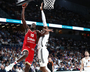 «Μαγική στιγμή» με το... αυτοκρατορικό κάρφωμα του Φαλ στη Μαδρίτη (video)