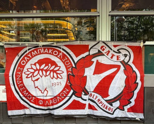 Πανό έξω από το ξενοδοχείο του Ολυμπιακού στη Μαδρίτη