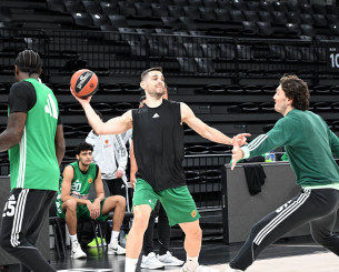 Με Παπαπέτρου ο Παναθηναϊκός κόντρα στην Εφές - Οι 12άδες των ομάδων