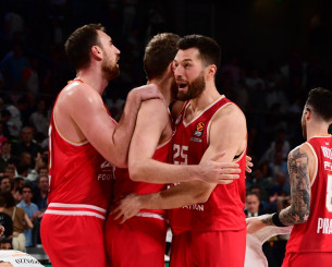 Στο λεξικό του Β-Βall η λέξη team γράφεται με «I»