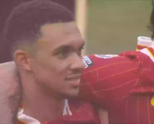 Μένει ή φεύγει; Αποκαλύφθηκε η μυστική συνομιλία του Αλεξάντερ Άρνολντ με τον ιδιοκτήτη της Λίβερπουλ για το μέλλον του