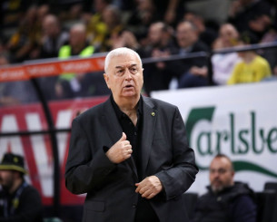 Φίλοι της ΑΕΚ Betsson στο σπίτι του Σάκοτα για να τον ευχαριστήσουν