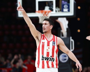 «Larry 4 the win»: Η ερώτηση στην οποία οι παίκτες του Ολυμπιακού απάντησαν... Λαρεντζάκης (video)