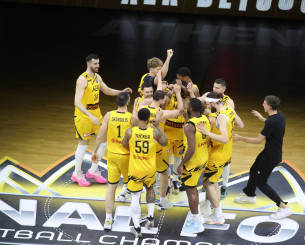 «Πανικός» στην Sunel Arena με την είσοδο της ΑΕΚ (video)