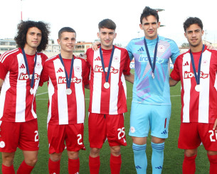 Κωστούλας και Μουζακίτης το σήκωσαν και με την Κ19 του Ολυμπιακού (video)