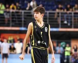 Ποιος είναι ο 14χρονος Πάρης Κλώντζαρης  που έγραψε ιστορία στην Stoiximan GBL