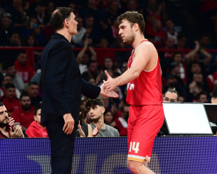 Ο Βεζένκοφ για Μπαρτζώκα: «Δεν είναι αυτό που βλέπετε…»