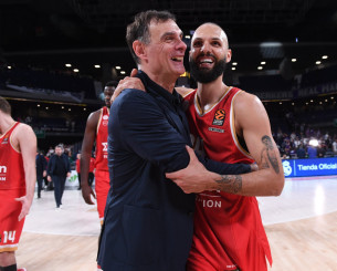 Η πρόκληση στο Άμπου Ντάμπι και ο οικουμενικός Μπαρτζώκας