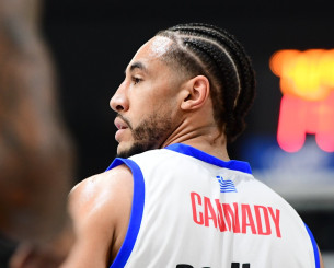 Οι δύο αγάπες του Κάναντι που έγιναν ένα tattoo: Η Αρχαία Ελλάδα συναντά την Αγία Γραφή