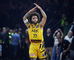 «Άμυνα από ατσάλι» και η ολική ανατροπή της ΑΕΚ στο τρίτο δεκάλεπτο (video)