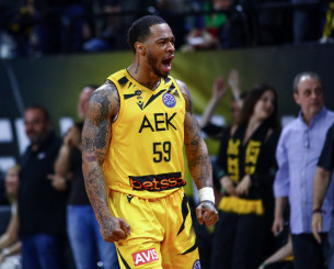 Μια ιστορία αμφισβήτησης: Ο Τάκερ, το αμερικάνικο ποδόσφαιρο, το μπάσκετ και η δικαίωση