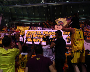 Η «κιτρινόμαυρη» παρακάμερα της 3ης θέσης και οι πανηγυρισμοί ομάδας-κόσμου (video)