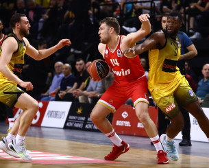 Τα στιγμιότυπα από την επικράτηση του Ολυμπιακού κόντρα στην ΑΕΚ (video)