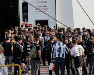 Εκαναν το πλοίο «Γεντί Γουλέ» - Εικόνες από την αναχώρηση των οπαδών του ΟΦΗ για την Αθήνα