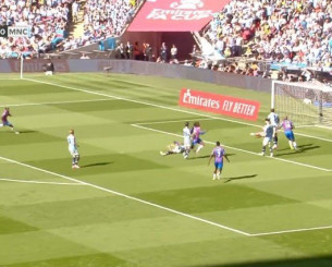 Ο Έζε με πλασέ το 1-0 για την Κρίσταλ Πάλας (video)