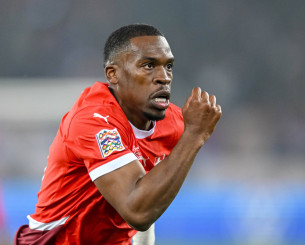 Η πρώτη φωτογραφία του Κουτέσα με την φανέλα της ΑΕΚ