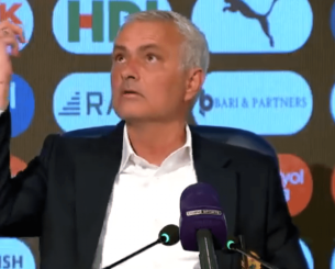 «Ραγίζουν» καρδιές τα λόγια του Μουρίνιο: «Τρία παιδιά χωρίς πατέρα, μια γυναίκα χωρίς σύζυγο...»