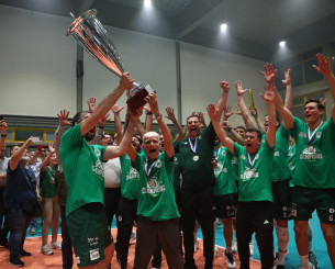 «Μεθυσμένη πολιτεία» στο Μετς - Ομάδα και κόσμος μια αγκαλιά την ώρα της απονομής (video)