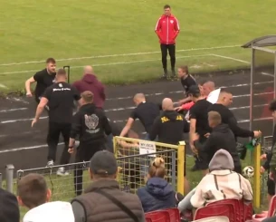 Γήπεδο στην Πολωνία έγινε ρινγκ - Μάχες οπαδών σώμα με σώμα (video)