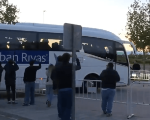 «Ντροπή, Πέρεθ παραιτήσου»: Η εχθρική υποδοχή που επιφύλαξαν οπαδοί της Ρεάλ μετά τη νέα ήττα σε «Clasico» (video)