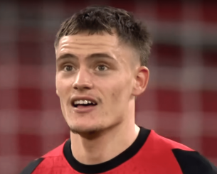 Ο Βιρτς πέταξε μαζί με τους γονείς του στο Μάντσεστερ και είναι μια «ανάσα» από τη Σίτι