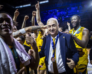 Ο Σάκοτα «υποκλίθηκε» στους παίκτες της ΑΕΚ Betsson μετά τη μεγάλη ανατροπή με Τενερίφη