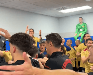 Τρομερός Σέζνι: Οι συμπαίκτες του πανηγύριζαν τον τίτλο και εκείνος απολάμβανε το πούρο του (video)