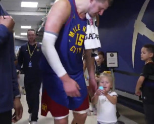 Η γλυκιά στιγμή του Γιόκιτς με την κόρη του που διέκοψε την συνέντευξη (video)