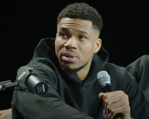 Ο Γιάννης Αντετοκούνμπο… έριξε δίχτυα σε υποψήφια ομάδα για μεταγραφή! (video)