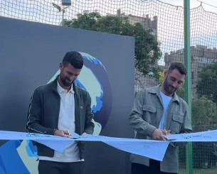 Ο Τζόκοβιτς εγκαινίασε γήπεδο εκεί που έπαιξε για πρώτη φορά τένις (video)