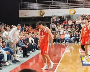 Έξαλλος Τεόντοσιτς: Τσακώθηκε με διαιτητές και τα... έψαλλε σε στελέχη της ABA Liga