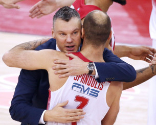 Σπανούλης Vs. Γιασικεβίτσιους: Με φανέλες σήκωσαν Euroleague με κοστούμια διεκδικούν την πρώτη τους