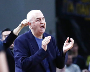 Στα άδυτα της συμφωνίας ΑΕΚ-Σάκοτα: Πώς ο Σάλε πείστηκε να μείνει head coach και τη νέα σεζόν