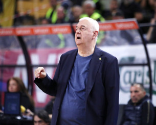 Θερμό χειροκρότημα για τον Σάκοτα από τον κόσμο της ΑΕΚ στη Sunel Arena (video)