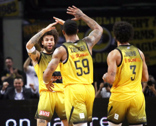 Η ΑΕΚ θα κάνει προσπάθεια για να κρατήσει Γκρέι, Χέιλ και Τάκερ