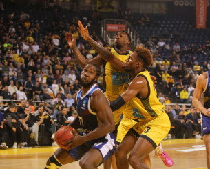 Ανοιχτή η Βαλένθια να δεχθεί προσφορές για τον Οτζελέγε